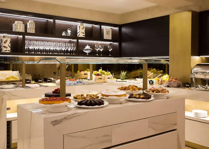 Bw Premier Collection Chc Continental Hotel 4*