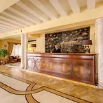 Bw Premier Collection Chc Continental Hotel 4*