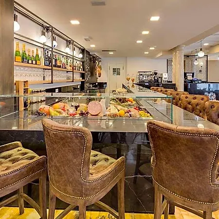 Bw Premier Collection Chc Continental Hotel 4*