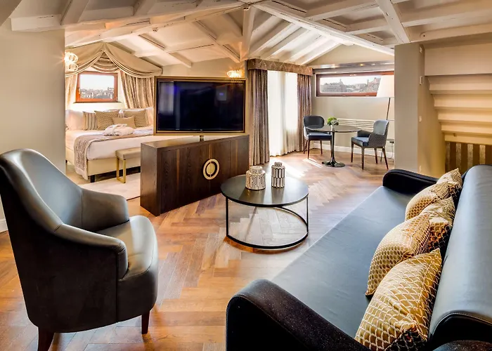 Bw Premier Collection Chc Continental Hotel 4*